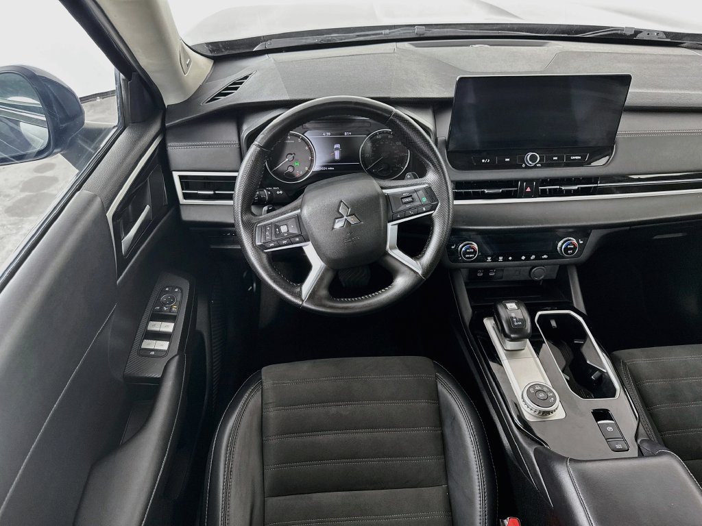Used 2025 Mitsubishi Outlander SE FWD image 24