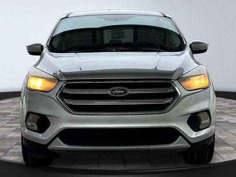 Used 2017 Ford Escape SE FWD image 2