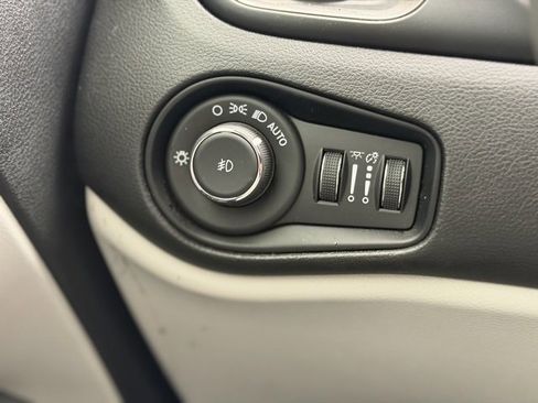 Used 2022 Jeep Renegade Latitude image 32