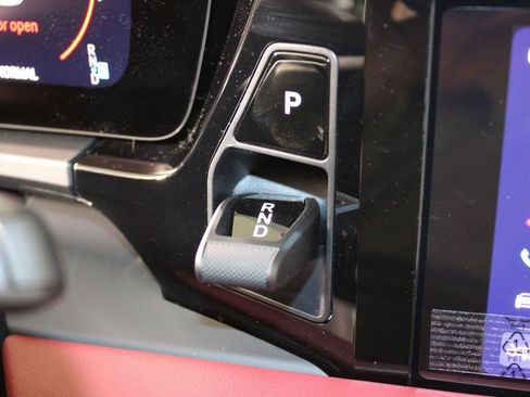 Certified 2025 Porsche Macan 4S Electric image 27