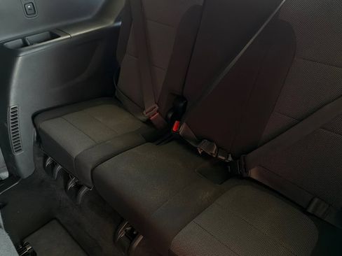 Used 2023 Chevrolet Traverse LT FWD image 17