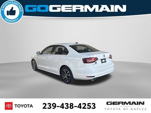 Used 2017 Volkswagen Jetta SE FWD image 4