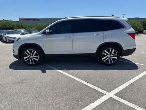Used 2018 Honda Pilot Touring image 2
