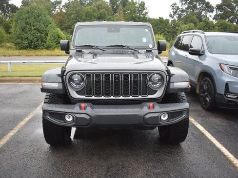 Used 2025 Jeep Gladiator Rubicon w/ Safety Group AWD/4WD image 2