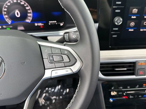 New 2026 Volkswagen Taos SE FWD image 23