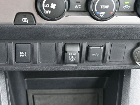 Used 2020 Toyota Tacoma SR5 image 23