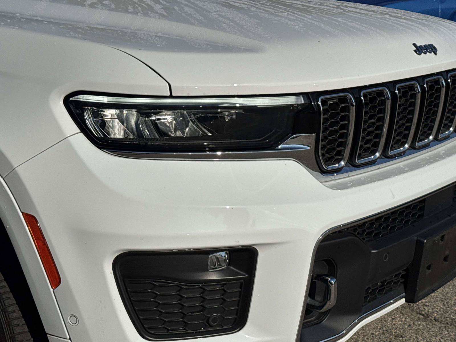 Used 2023 Jeep Grand Cherokee Overland AWD/4WD image 8
