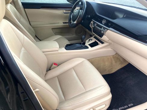 Used 2014 Lexus ES 350 w/ Luxury Package FWD image 11