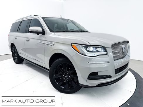 Used 2022 Lincoln Navigator Reserve image 1