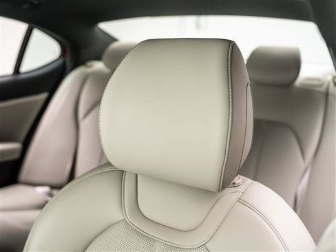 Used 2023 Genesis G70 2.0T RWD image 18