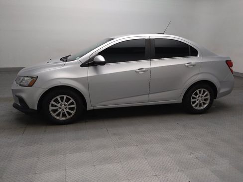 Used 2019 Chevrolet Sonic LT w/ Convenience Package FWD image 2