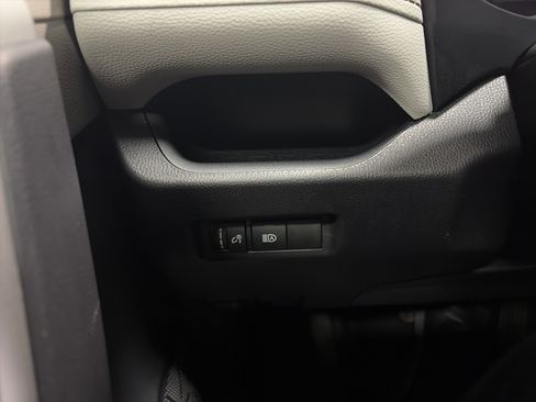 Used 2025 Toyota RAV4 XLE image 17