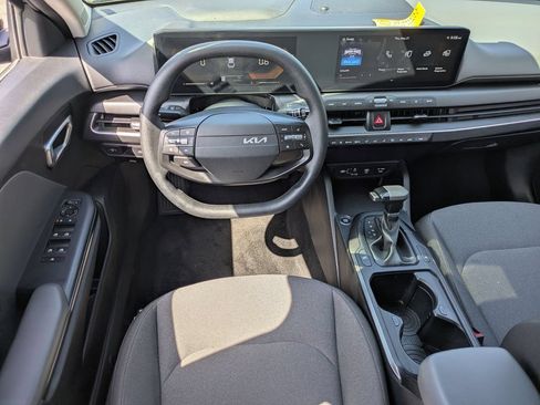 Used 2025 Kia K4 FWD image 25