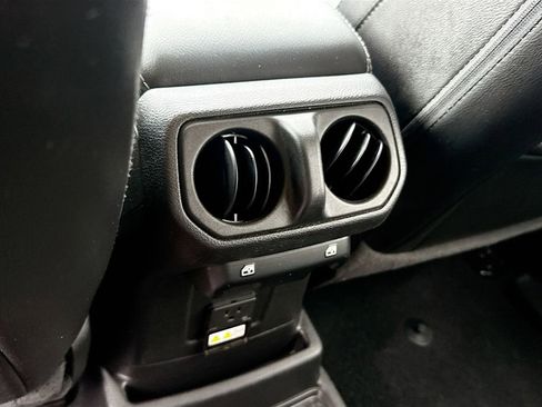Used 2022 Jeep Wrangler Unlimited Sahara w/ Cold Weather Group AWD/4WD image 28