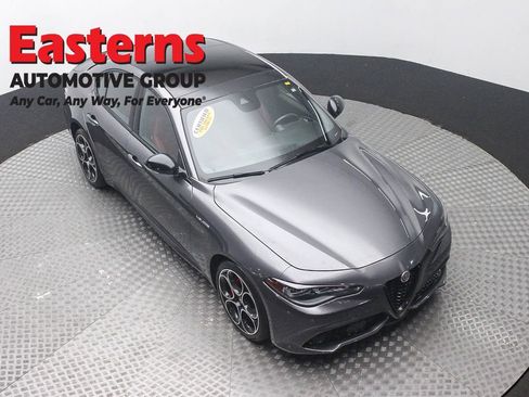 Used 2024 Alfa Romeo Giulia Veloce AWD/4WD image 3