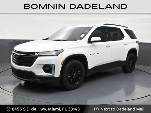 Used 2023 Chevrolet Traverse LT image 1