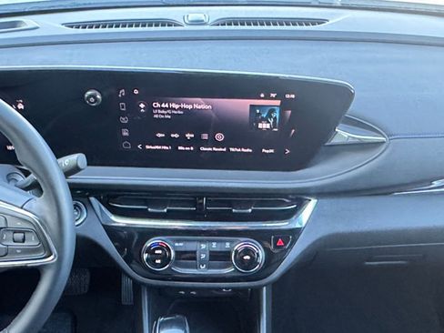 Used 2025 Buick Envista Sport Touring image 18