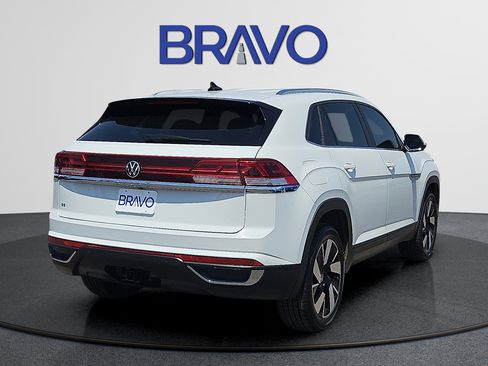 Used 2024 Volkswagen Atlas Cross Sport SE FWD image 4