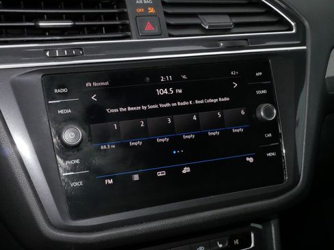 Certified 2020 Volkswagen Tiguan SE w/ Panoramic Sunroof Package image 22