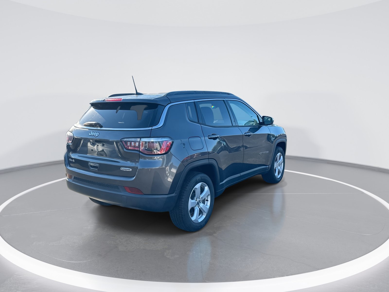 Used 2019 Jeep Compass Latitude w/ Cold Weather Group AWD/4WD image 9