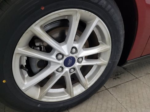 Used 2016 Ford Focus SE w/ SE Power Seat Package FWD image 31