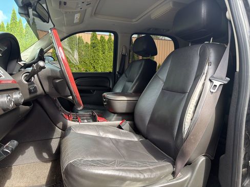 Used 2010 Cadillac Escalade Hybrid image 4