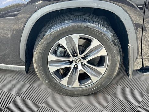 Used 2022 Toyota Highlander XLE image 32