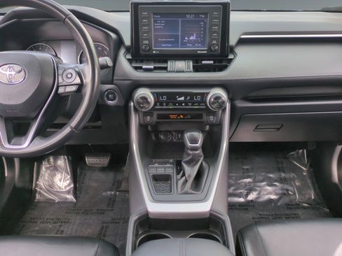 Used 2021 Toyota RAV4 XLE Premium image 11