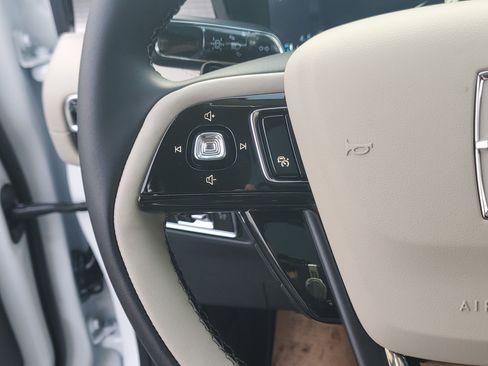 New 2026 Lincoln Corsair Premiere image 17