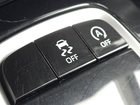 Used 2022 Toyota Corolla Cross LE image 9