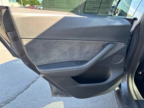 Used 2022 Tesla Model Y Performance AWD/4WD image 31