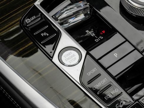 Used 2023 BMW X7 xDrive40i w/ Executive Package image 18