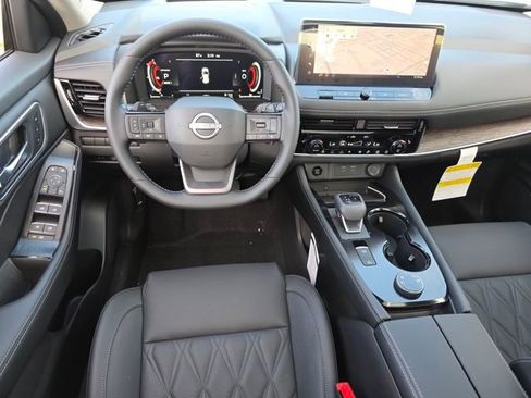 New 2026 Nissan Rogue Platinum w/ Platinum Premium Package image 3