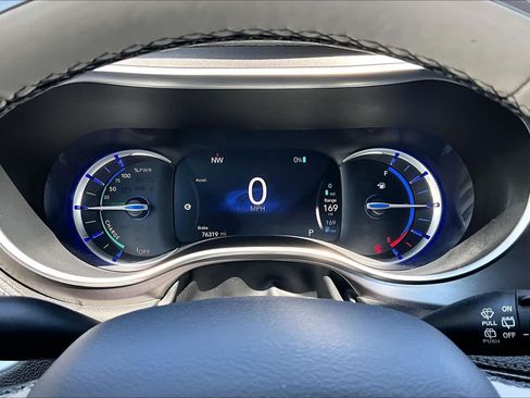 Used 2018 Chrysler Pacifica Limited w/ Advanced Safetytec Group FWD image 24