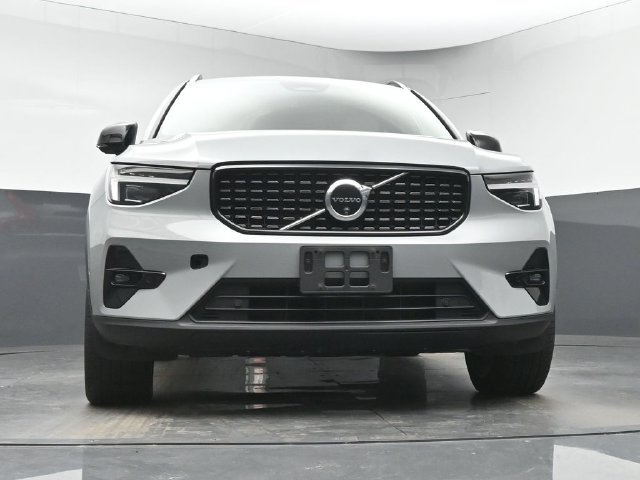Used 2024 Volvo XC40 B5 Plus w/ Protection Package Premier AWD/4WD image 11