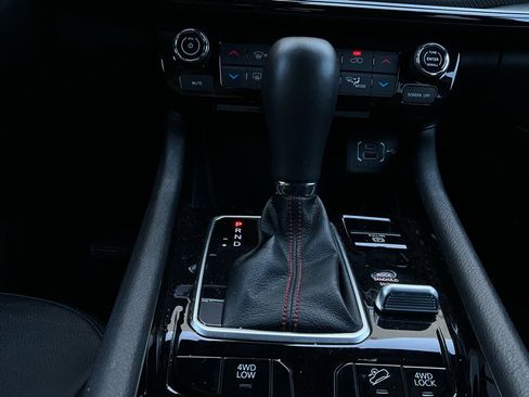 Used 2025 Jeep Compass Trailhawk image 24