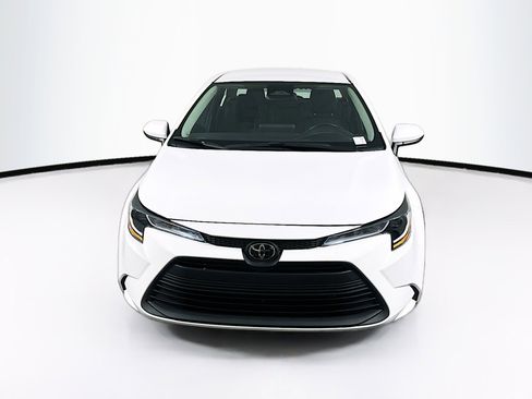 Used 2024 Toyota Corolla LE image 2