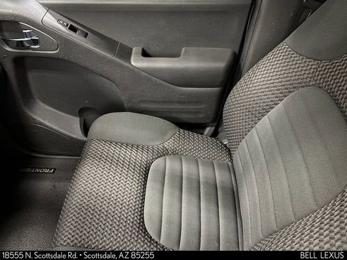 Used 2015 Nissan Frontier SV w/ SV Value Truck Package AWD/4WD image 7
