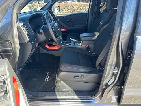Used 2024 Nissan Frontier PRO-4X image 9