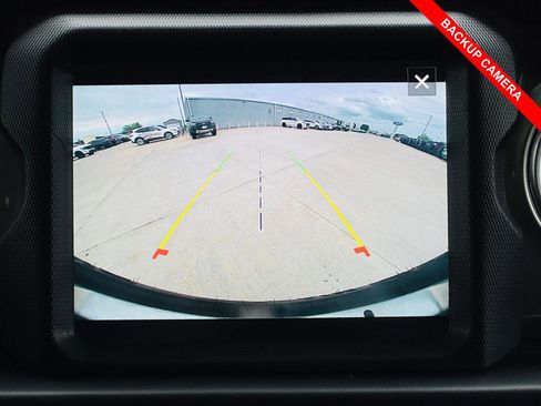 Used 2020 Jeep Wrangler Unlimited Sahara w/ Uconnect 4C Nav & Sound Group AWD/4WD image 5
