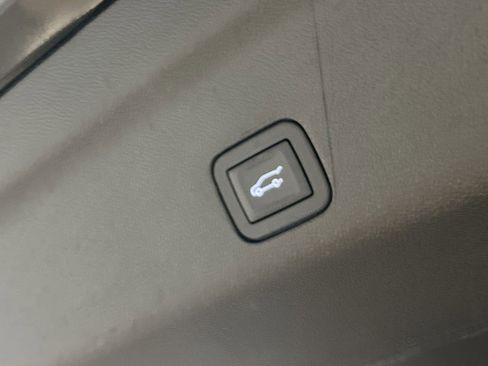 Used 2025 Chevrolet Tahoe LT image 24