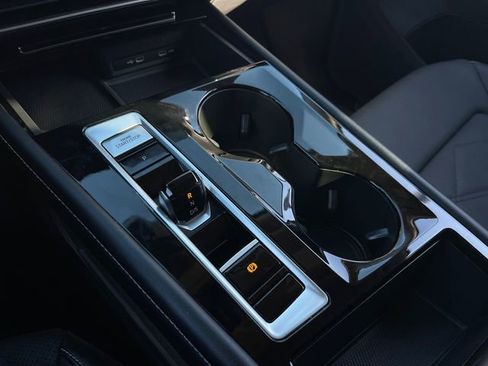 Used 2024 Volkswagen Atlas SE image 17