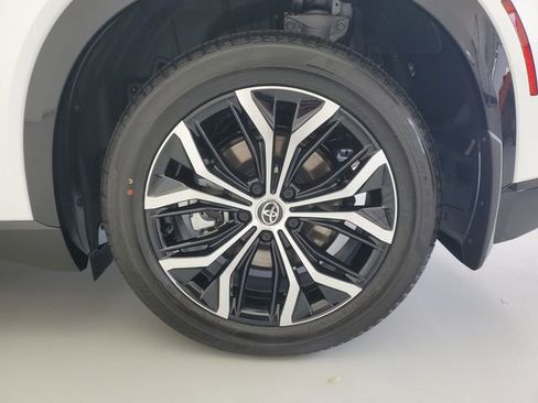 Used 2026 Toyota Crown Signia AWD/4WD image 13