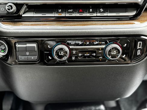 Used 2024 Chevrolet Silverado 2500 LT w/ Convenience Package image 8