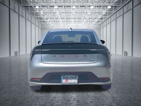 Certified 2025 Toyota Prius Plug-In Hybrid FWD image 9