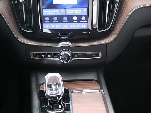 Certified 2023 Volvo XC60 T8 Ultimate w/ Climate Package AWD/4WD image 29