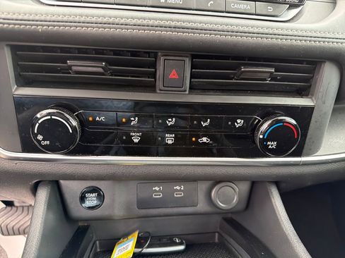 Used 2024 Nissan Rogue S image 21