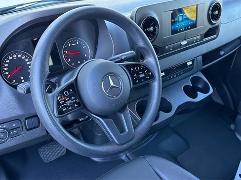 Used 2024 Mercedes-Benz Sprinter 2500 image 12