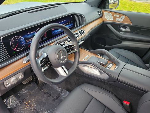 Certified 2025 Mercedes-Benz GLS 450 4MATIC image 18