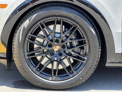 New 2026 Porsche Cayenne GTS AWD/4WD image 44